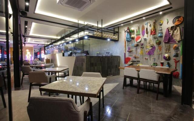 Creative Restart Hotel