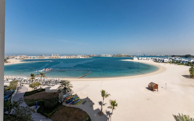 Palm Living 2BR Maid w Pool Beach Access