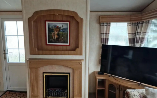 Caravan - Sleeps 4 - Pet Friendly - Parking