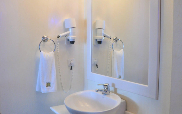 Hettie Hotel