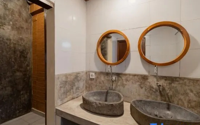 Joni Ubud Hostel – Bathroom – Ubud