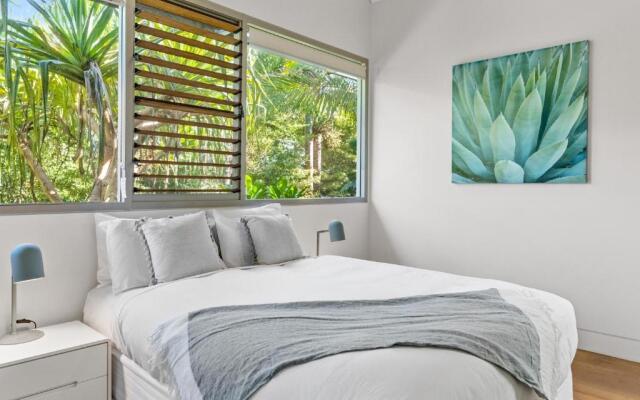 Fuller Holidays - Belongil Beach Pavilion House, 18A Childe St