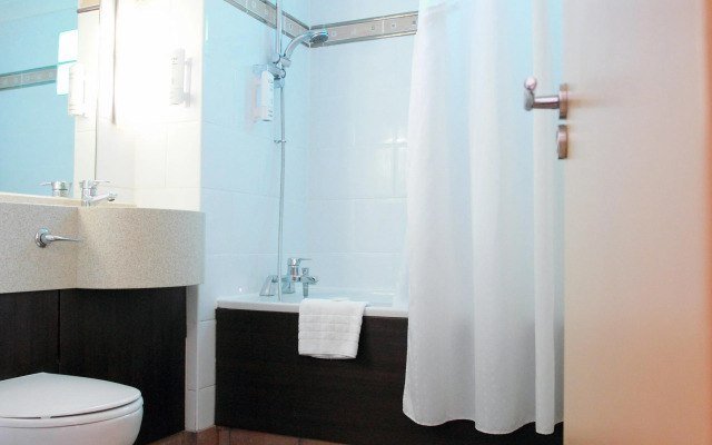 Holiday Inn A55 Chester West by IHG