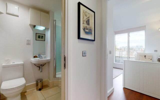 Short let - Penthouse Apartment With West-facing Terrace
