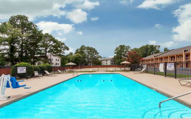 Days Inn by Wyndham Columbia
