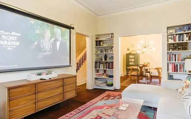 Charming Family House 3 Bdr with Balcony