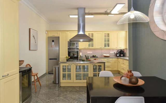 Belvilla by OYO Villa Doramas 12 pax