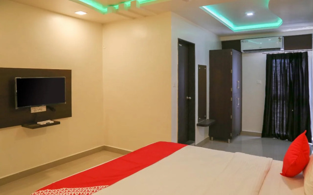 OYO 22066 Hotel Mayur
