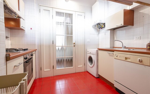 Stylish one Bedroom in the Heart of Bologna