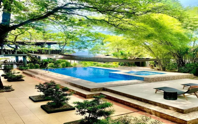 The Henry Resort Taramindu Laiya