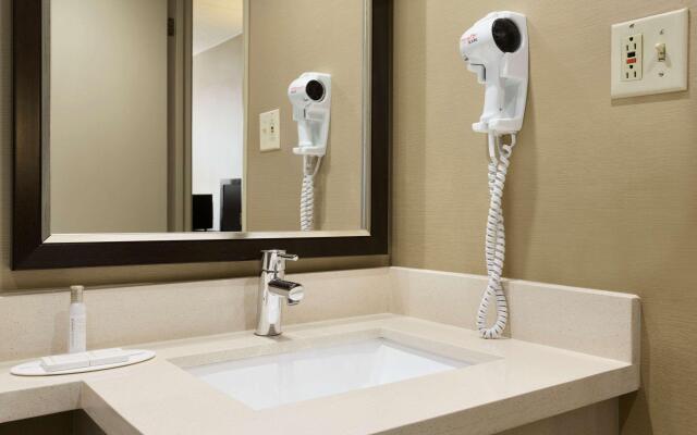 Travelodge by Wyndham Toronto East