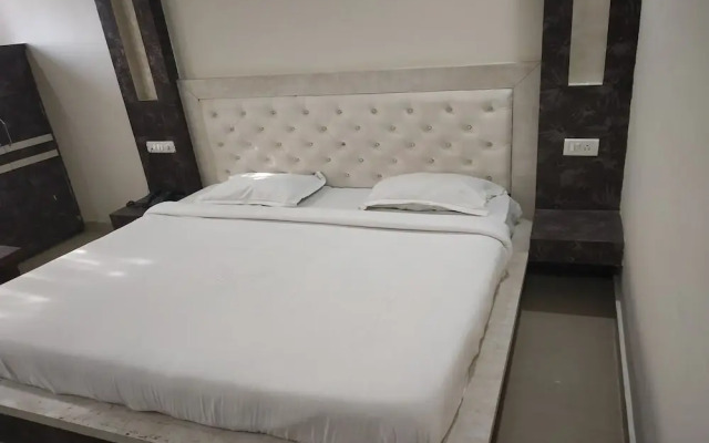 Oyo 24940 Mahadev Inn