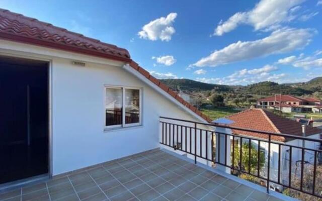 Laki's House Οροφοδιαμέρισμα με σοφίτα