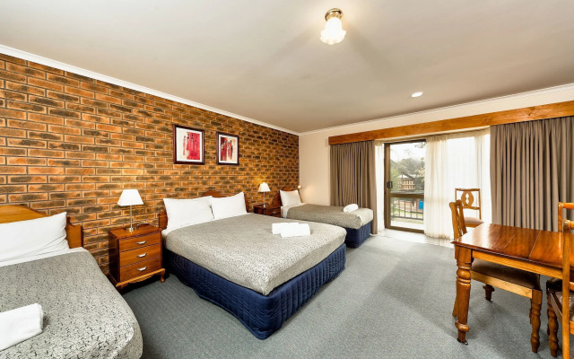 Hume Country Motor Inn