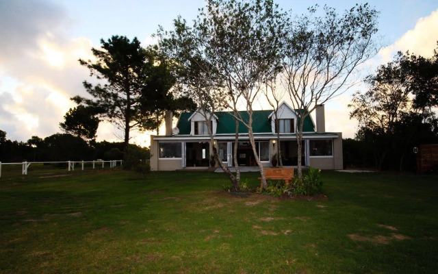 T'Niqua Stable Inn