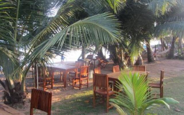 Shanika Beach Inn