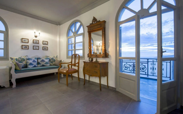 Caldera's Dolphin Suites