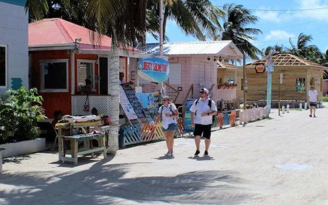 Barefoot Caye Caulker Hotel