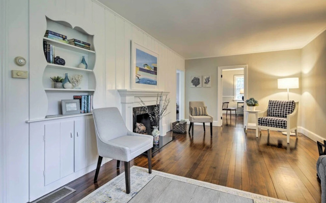 Spacious Getaway W/deck - Walk to Nantucket Sound!