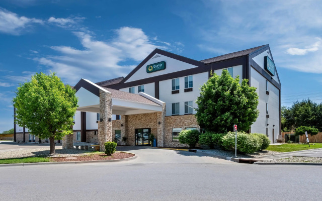 Quality Inn & Suites Manhattan