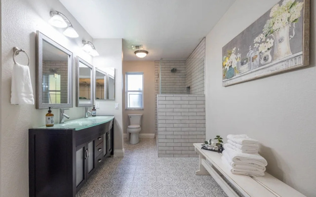 Scottsdale Waltann 3 Bedroom Home by RedAwning