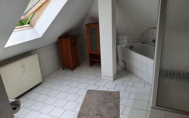 Attic Oelsnitz am Hegebach mit Netflix und Parkplatz Self Check-in