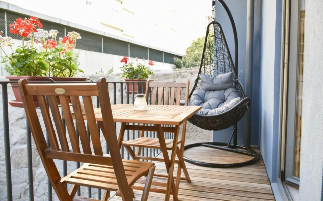 Peaceful & Cozy Studio w/ Balcony