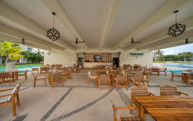 Stunning Ocean Front By Condo Boutique