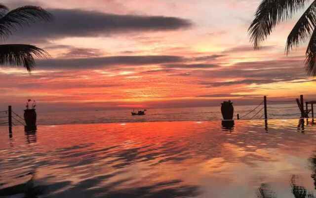 Palmy Beach Club Resort