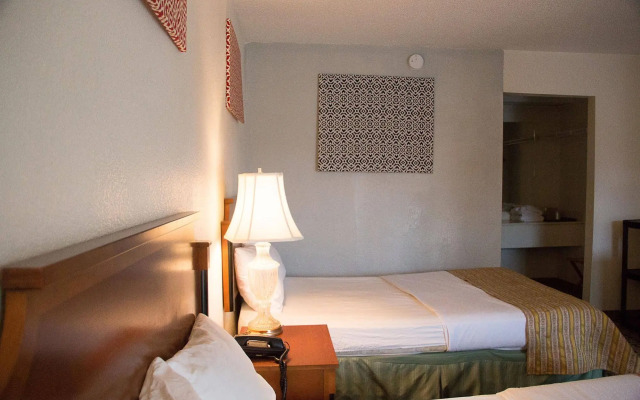 Cocomo Inn and Suites