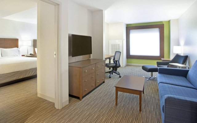 Holiday Inn Express & Suites Austin Downtown - University by IHG