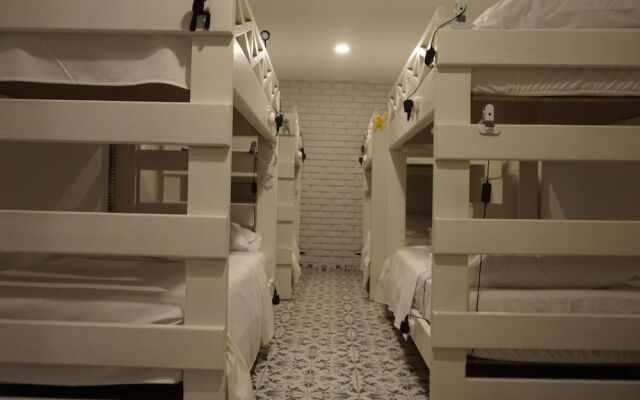 Mad Nomad Hostel