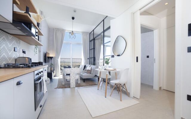 Modern Boho 1BR Sleeps4 Balcony Pool Gym Dxbhills