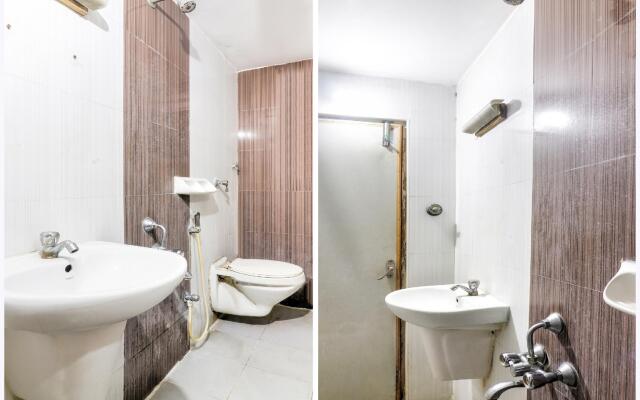 OYO 77418 Hotel Golden Park