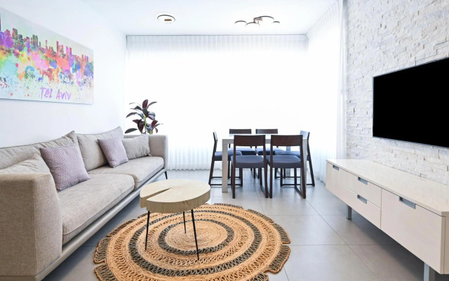 Designed 3BR in Frishman 15 by HolyGuest