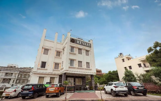 Revaas Lake View Boutique Hotel