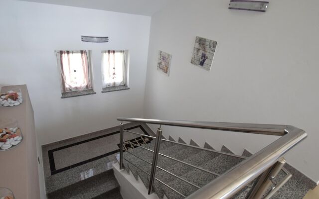 Apartment Roberto with Sea View