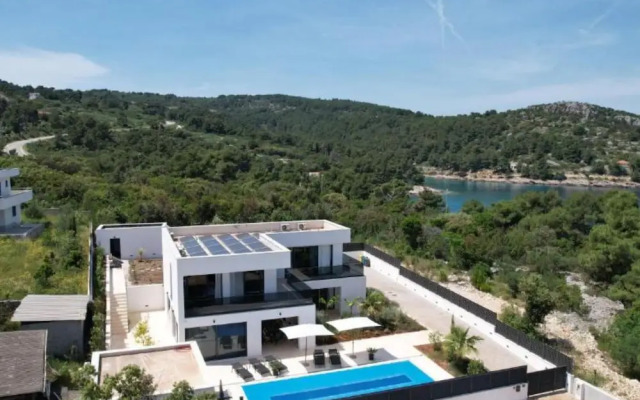 Sunset Villa Aves With Pool, Gym and Sauna