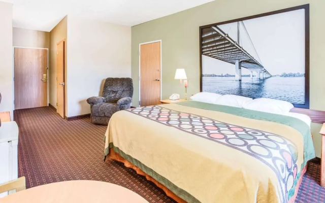 Super 8 Le Claire/Quad Cities