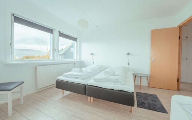 Sea View Apt / Central / Spacious / Free Parking