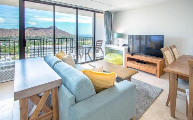 Waikiki Banyan - Ocean View Tower 1 Suite 3209