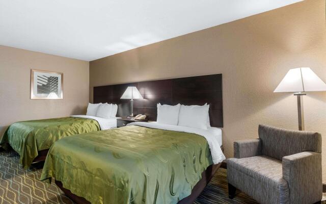 Quality Inn & Suites Des Moines - Merle Hay Road