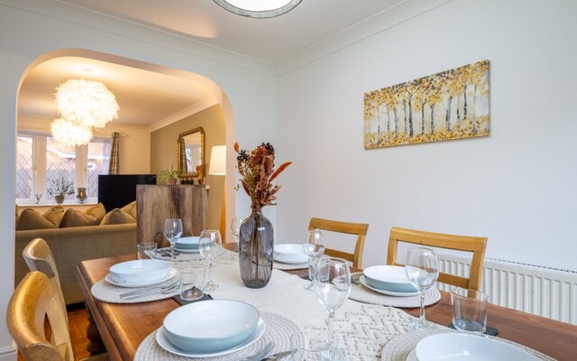 Spacious 4-br Cambridge House, Free Parking