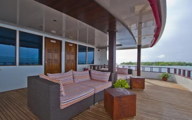 Theia Liveaboard