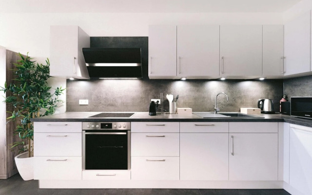 Bright Chic 1BR Apt w Balc & Prkg