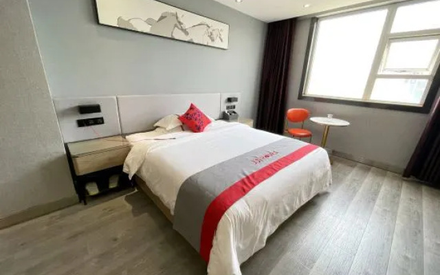 Kaili New Century Hotel (Grand Cross of International Trade Shopping Center) – Guest Rooms – Qiandongnan