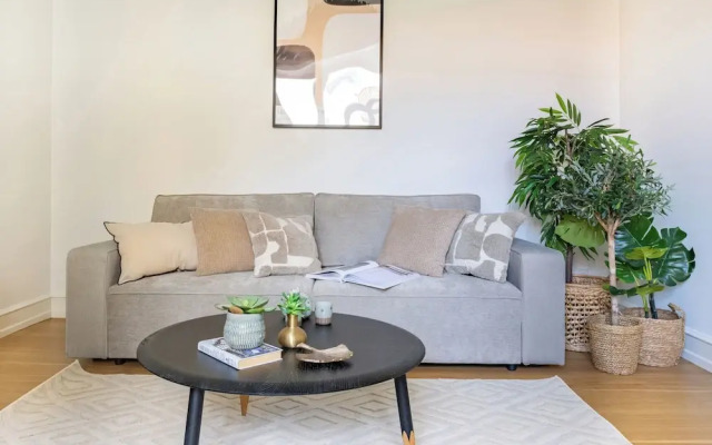 Sanders Shield - 3 Bedroom Apartment With Balcony