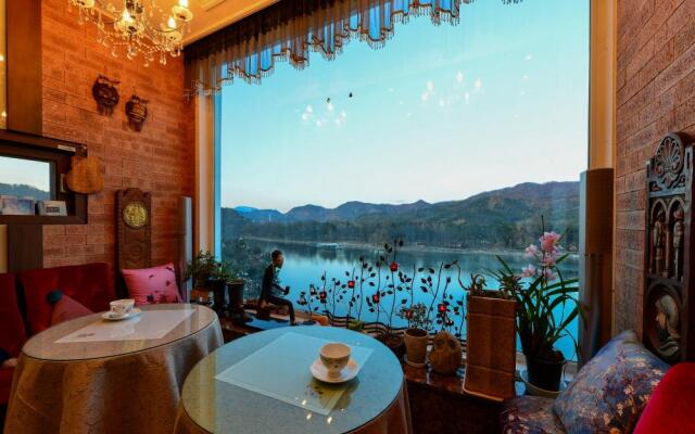 Moonlight Blue Pension