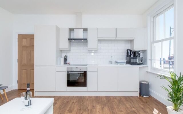 Marina Vista - Luxury Seafront Apartments