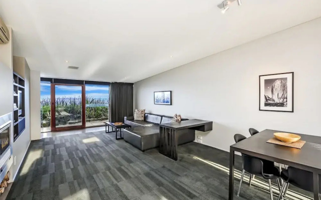 Hearn's Beachside Villa 9